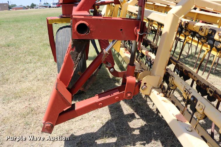 image for item DB9324 2004 New Holland 216 hay rake