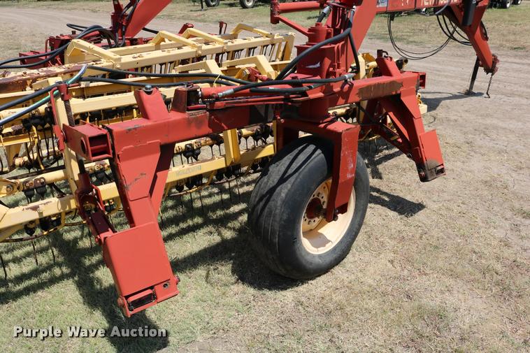 image for item DB9324 2004 New Holland 216 hay rake