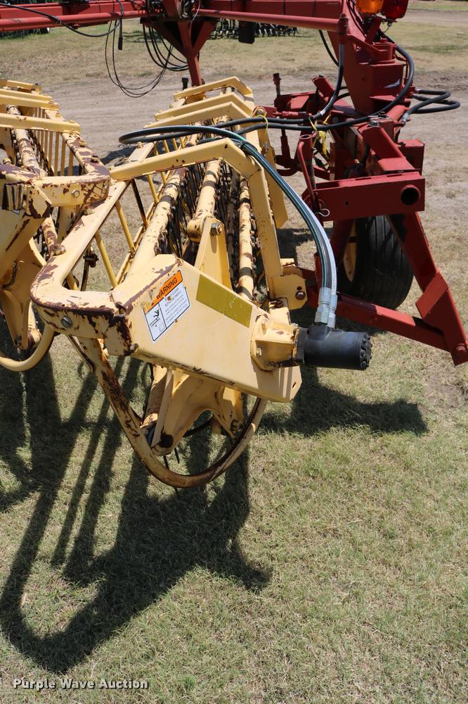 image for item DB9324 2004 New Holland 216 hay rake
