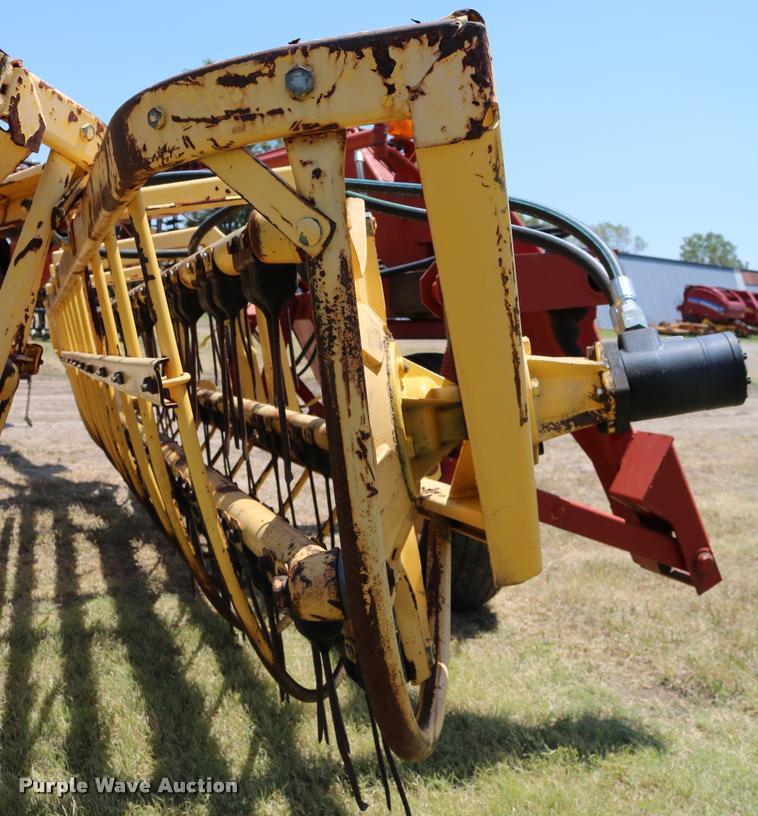 image for item DB9324 2004 New Holland 216 hay rake