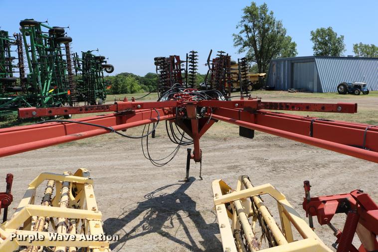 image for item DB9324 2004 New Holland 216 hay rake