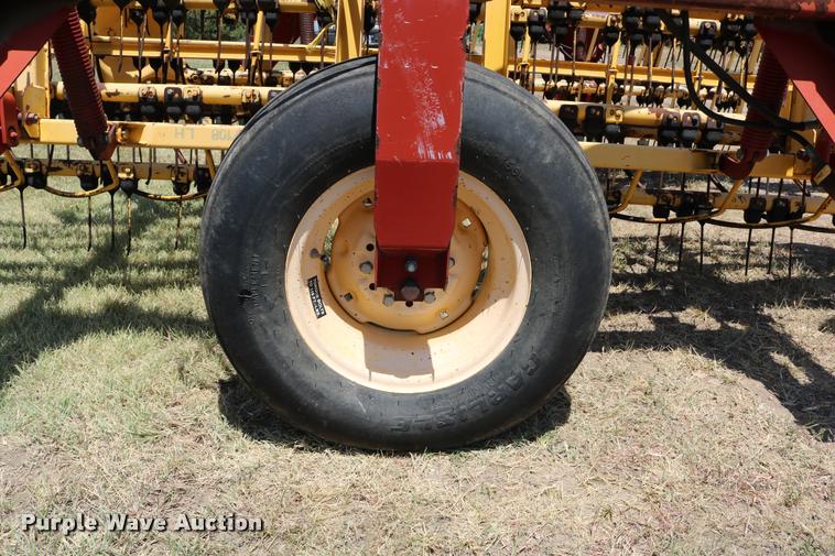 image for item DB9324 2004 New Holland 216 hay rake