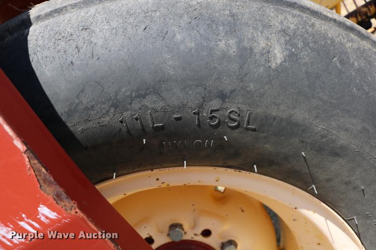 image for item DB9324 2004 New Holland 216 hay rake