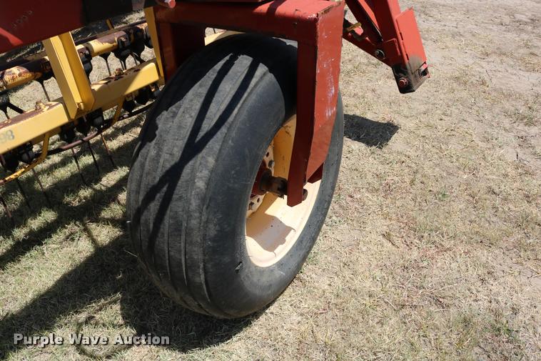 image for item DB9324 2004 New Holland 216 hay rake