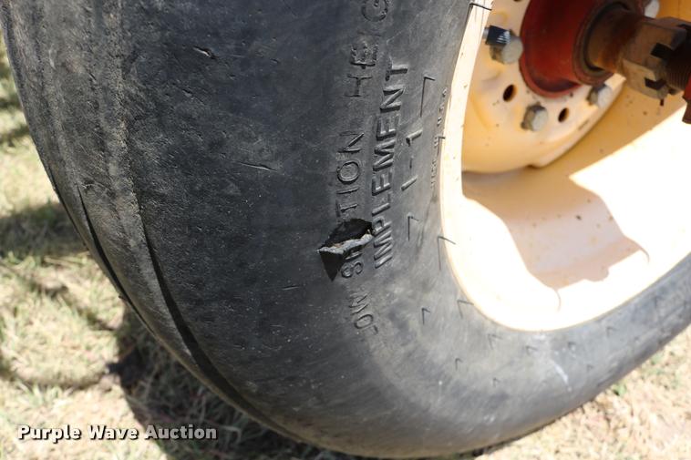 image for item DB9324 2004 New Holland 216 hay rake