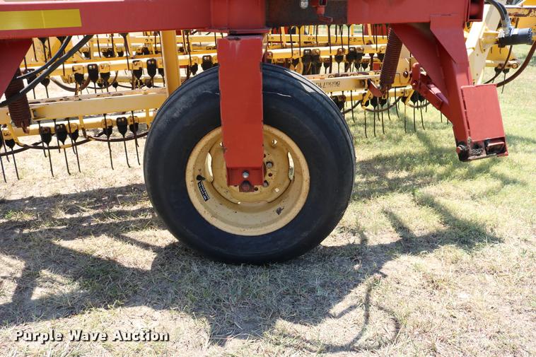 image for item DB9324 2004 New Holland 216 hay rake