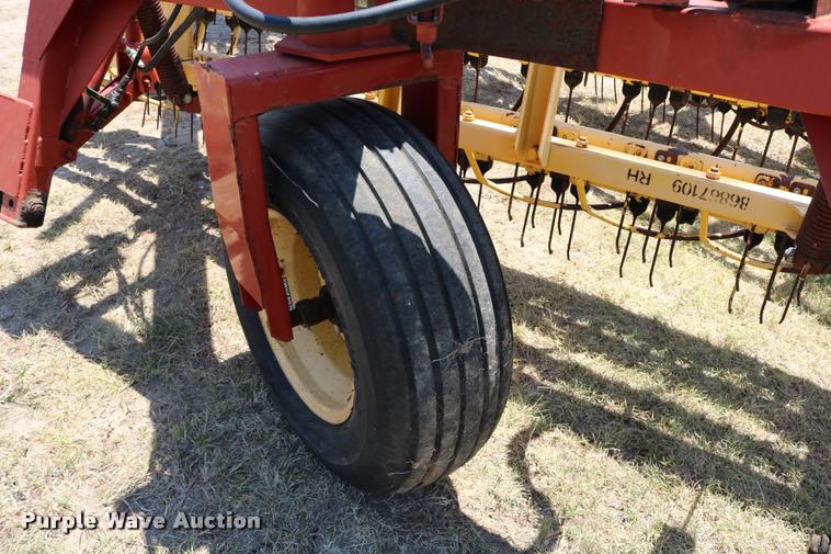 image for item DB9324 2004 New Holland 216 hay rake