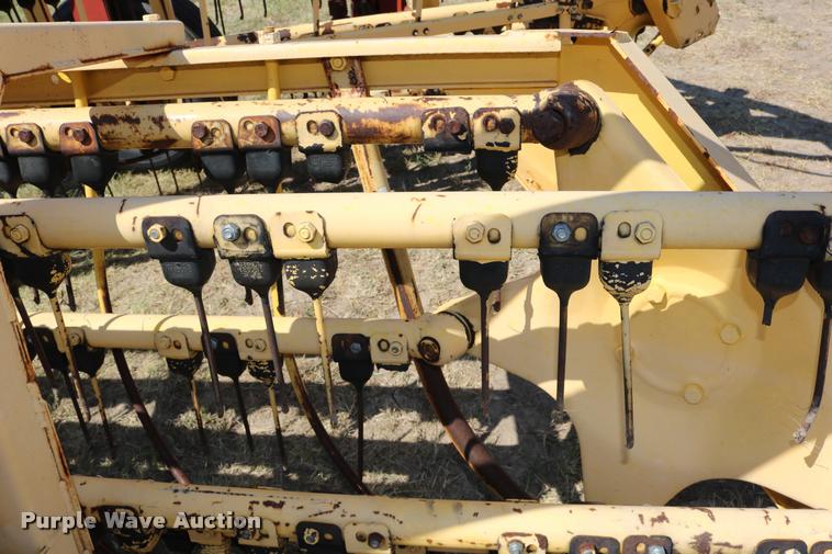image for item DB9324 2004 New Holland 216 hay rake