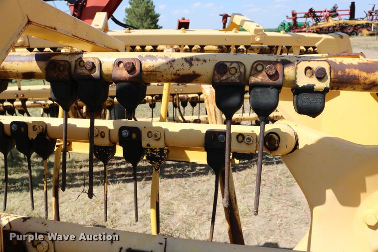 image for item DB9324 2004 New Holland 216 hay rake