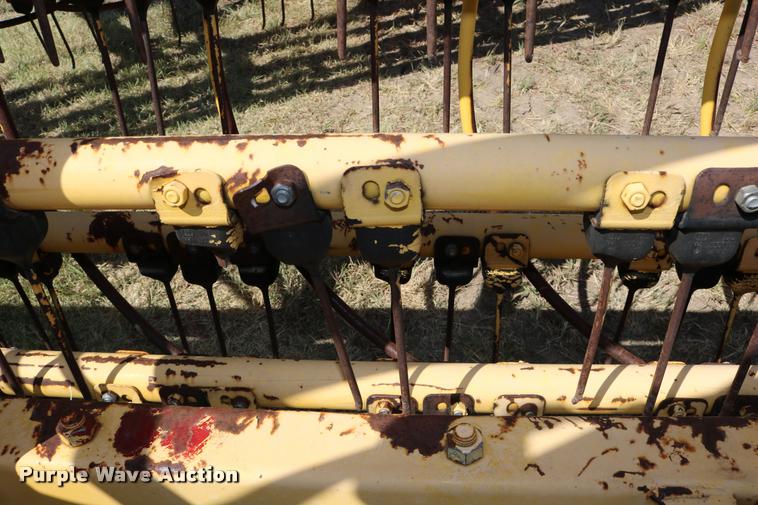 image for item DB9324 2004 New Holland 216 hay rake