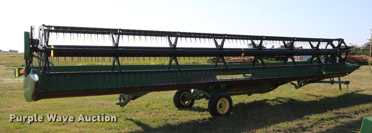 image for item DB9348 2006 John Deere 936D draper head