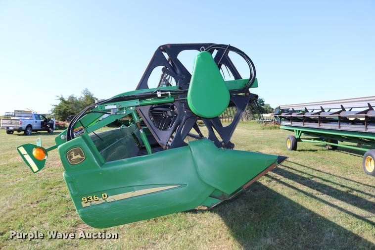 image for item DB9348 2006 John Deere 936D draper head