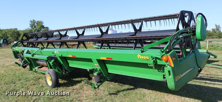 image for item DB9348 2006 John Deere 936D draper head