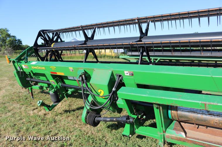 image for item DB9348 2006 John Deere 936D draper head