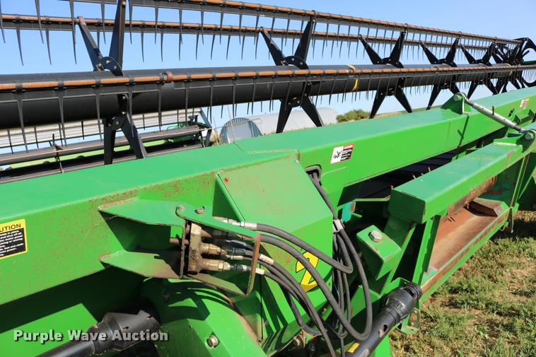 image for item DB9348 2006 John Deere 936D draper head