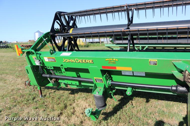 image for item DB9348 2006 John Deere 936D draper head