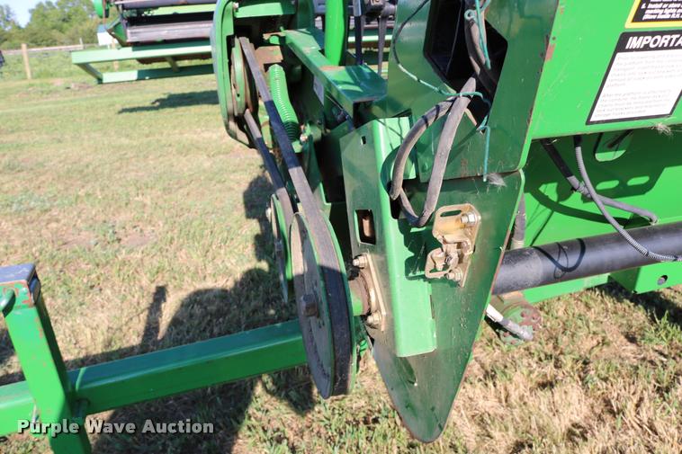 image for item DB9348 2006 John Deere 936D draper head