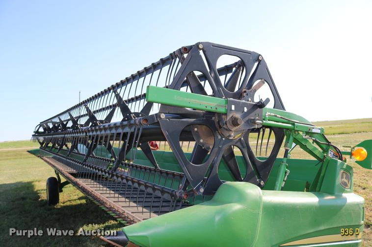 image for item DB9348 2006 John Deere 936D draper head