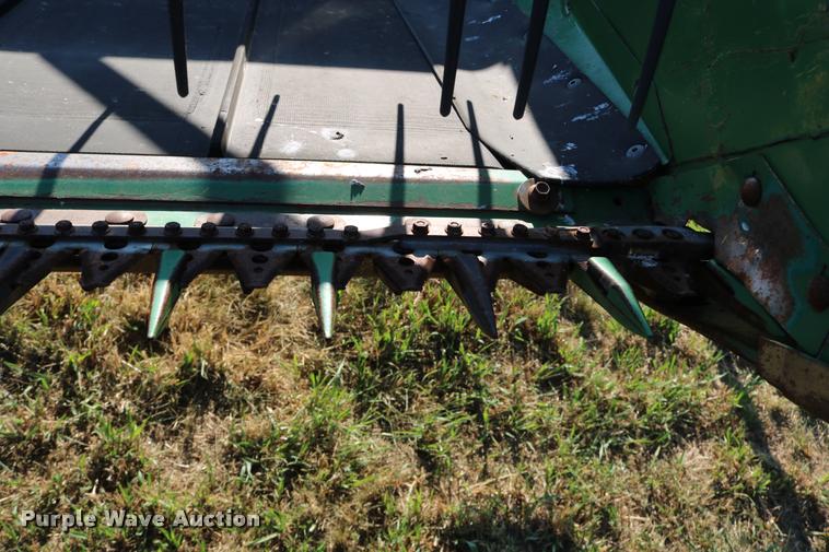 image for item DB9348 2006 John Deere 936D draper head