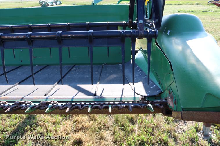 image for item DB9348 2006 John Deere 936D draper head