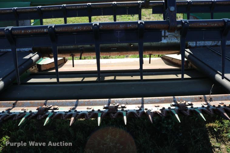 image for item DB9348 2006 John Deere 936D draper head