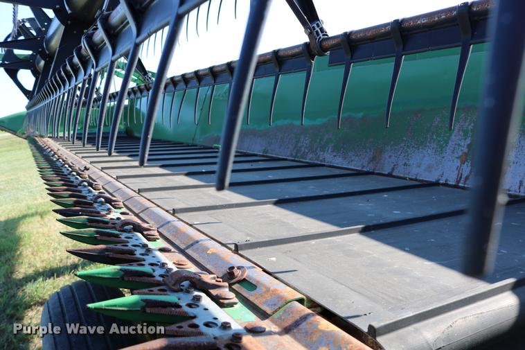 image for item DB9348 2006 John Deere 936D draper head