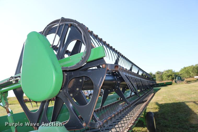 image for item DB9348 2006 John Deere 936D draper head