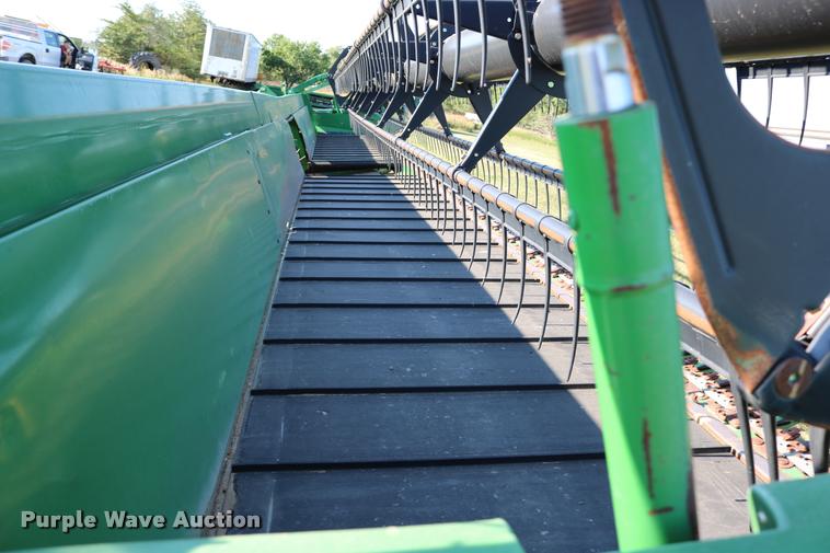 image for item DB9348 2006 John Deere 936D draper head