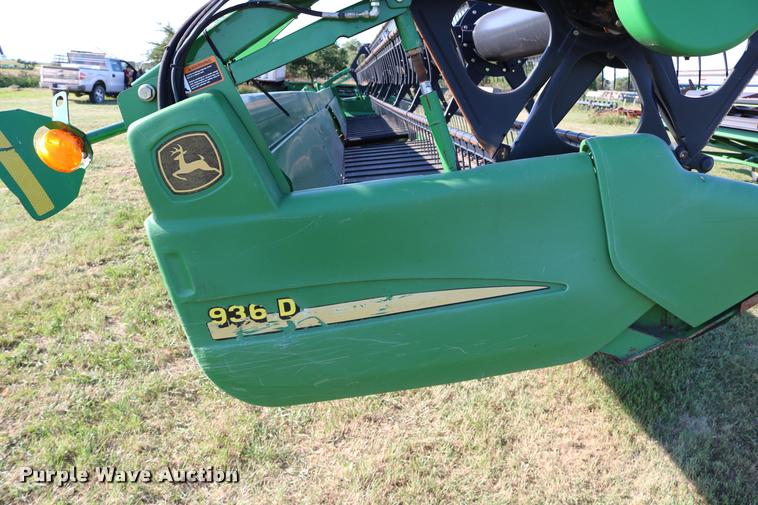 image for item DB9348 2006 John Deere 936D draper head