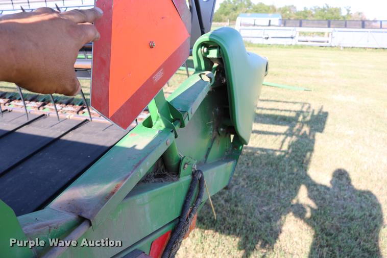 image for item DB9348 2006 John Deere 936D draper head