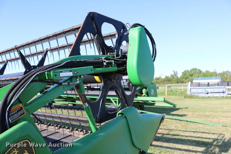 image for item DB9348 2006 John Deere 936D draper head
