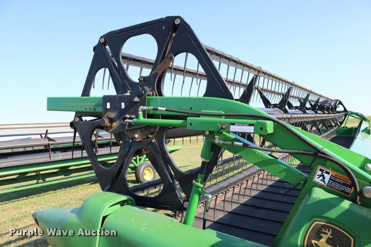 image for item DB9348 2006 John Deere 936D draper head