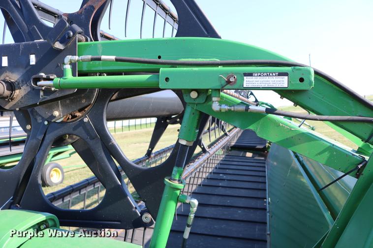 image for item DB9348 2006 John Deere 936D draper head