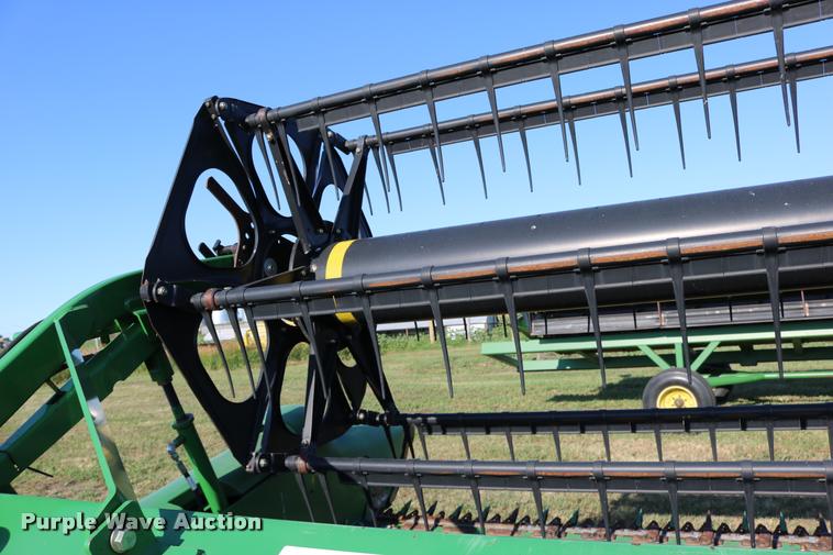 image for item DB9348 2006 John Deere 936D draper head