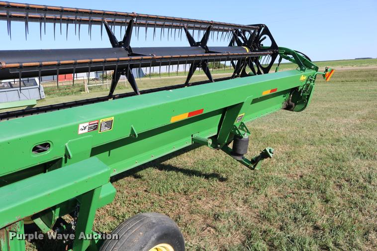 image for item DB9348 2006 John Deere 936D draper head