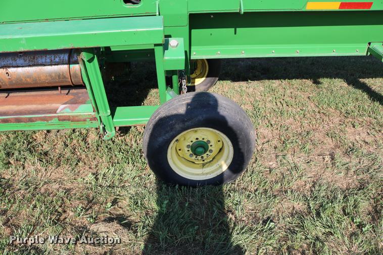 image for item DB9348 2006 John Deere 936D draper head