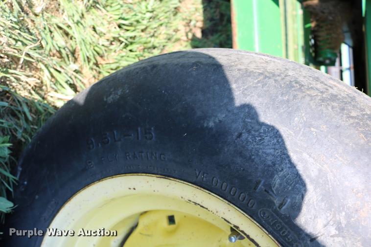 image for item DB9348 2006 John Deere 936D draper head