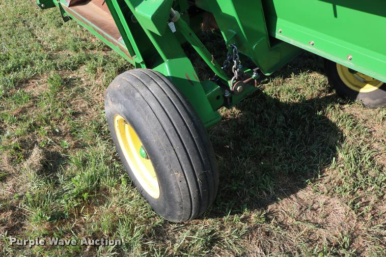 image for item DB9348 2006 John Deere 936D draper head