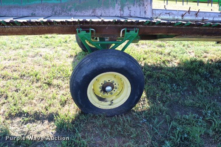 image for item DB9348 2006 John Deere 936D draper head