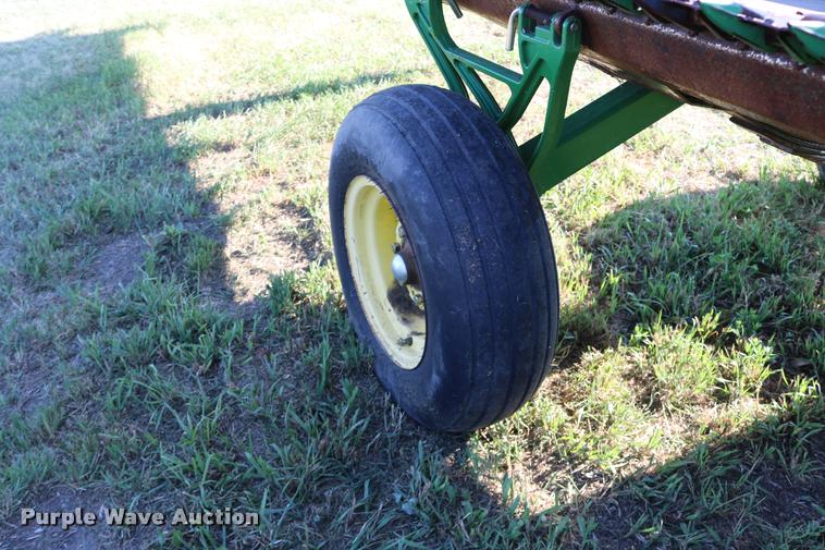 image for item DB9348 2006 John Deere 936D draper head