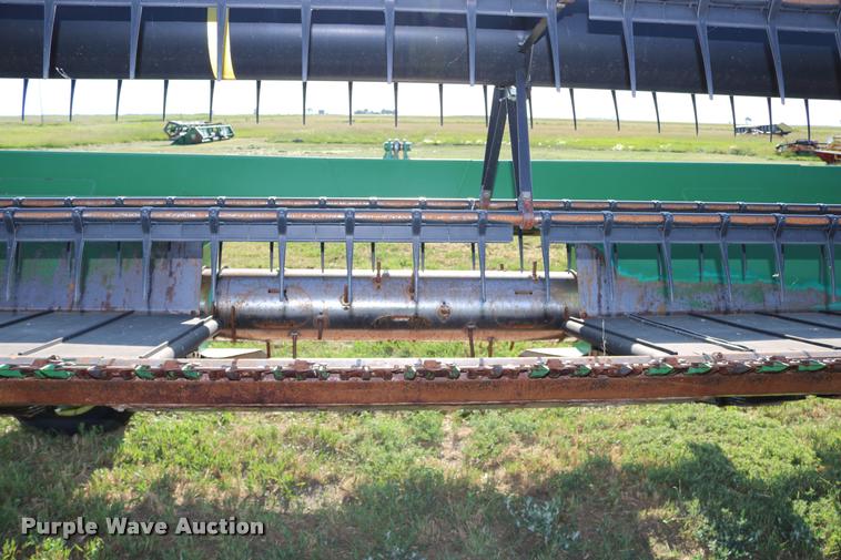 image for item DB9348 2006 John Deere 936D draper head