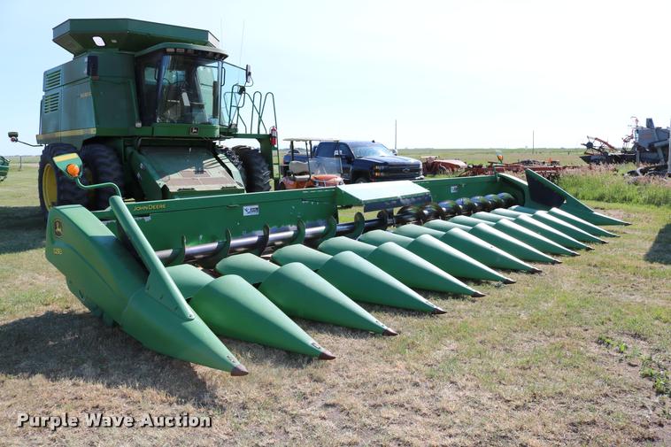 image for item DB9351 2003 John Deere 1293 corn head