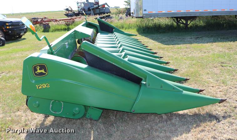 image for item DB9351 2003 John Deere 1293 corn head