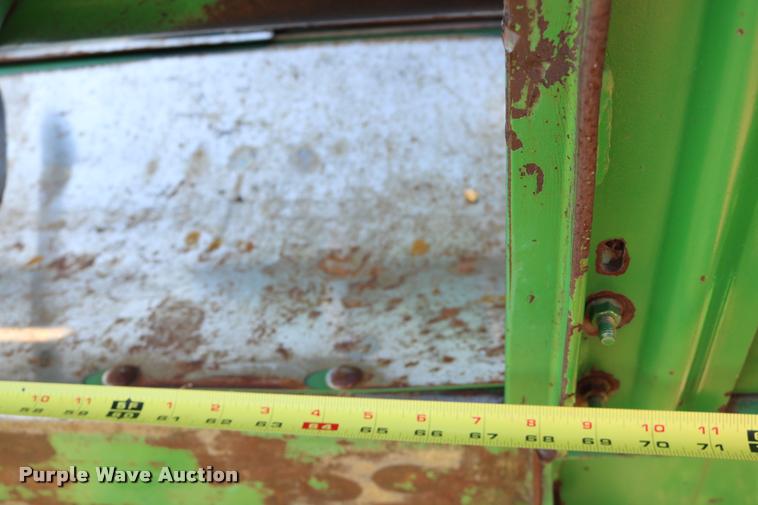 image for item DB9351 2003 John Deere 1293 corn head