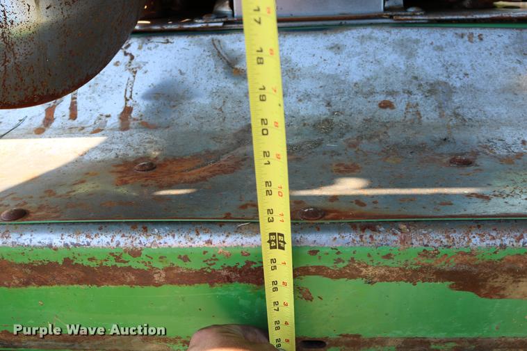 image for item DB9351 2003 John Deere 1293 corn head