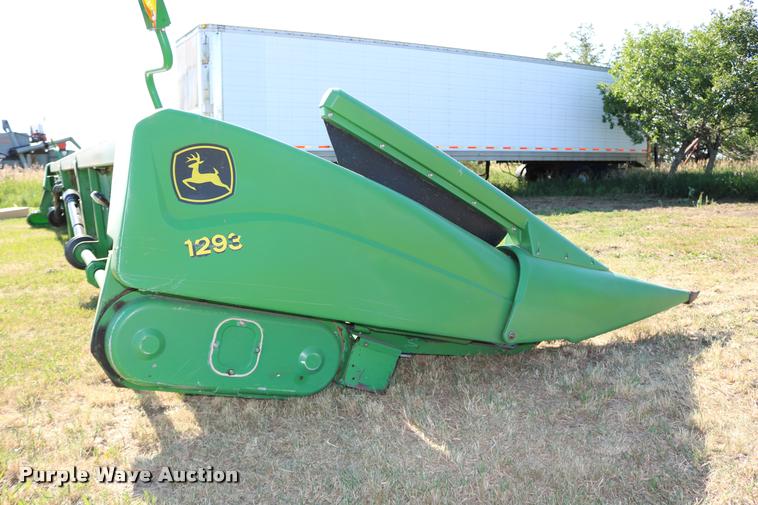 image for item DB9351 2003 John Deere 1293 corn head