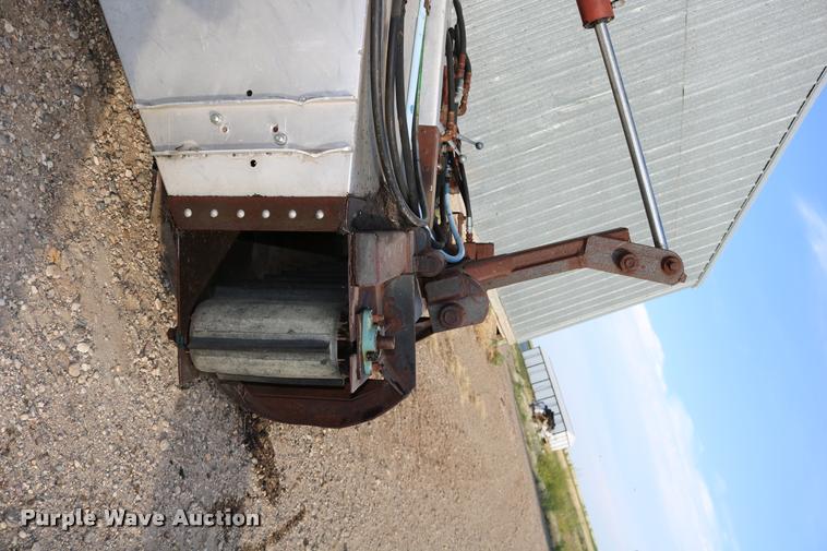 image for item DB9364 Shop built free stall bedding thrower