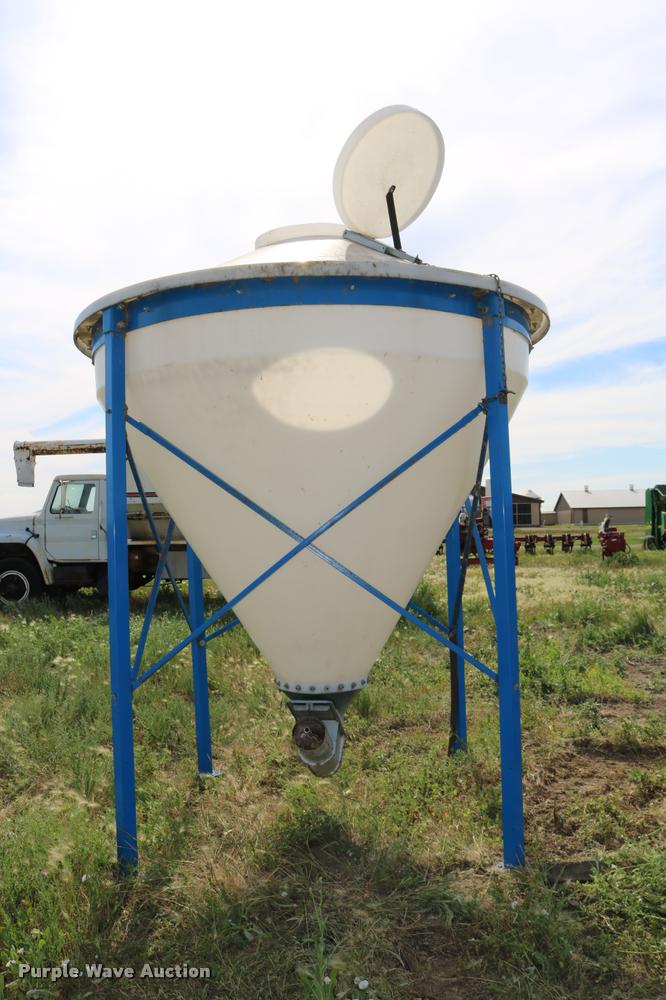 image for item DB9372 PW air plastic feed bin