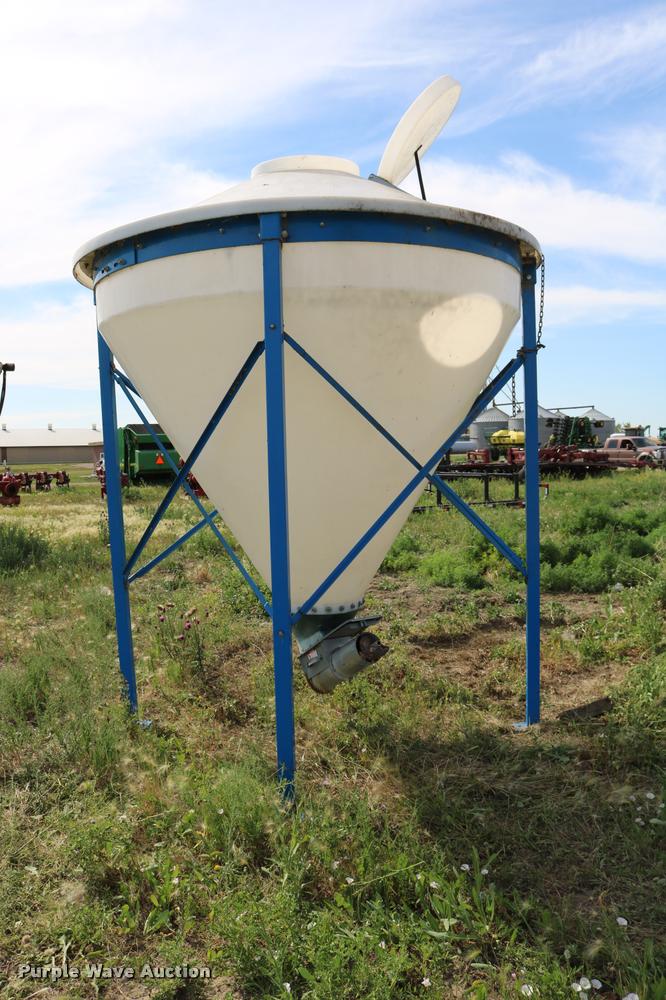 image for item DB9372 PW air plastic feed bin