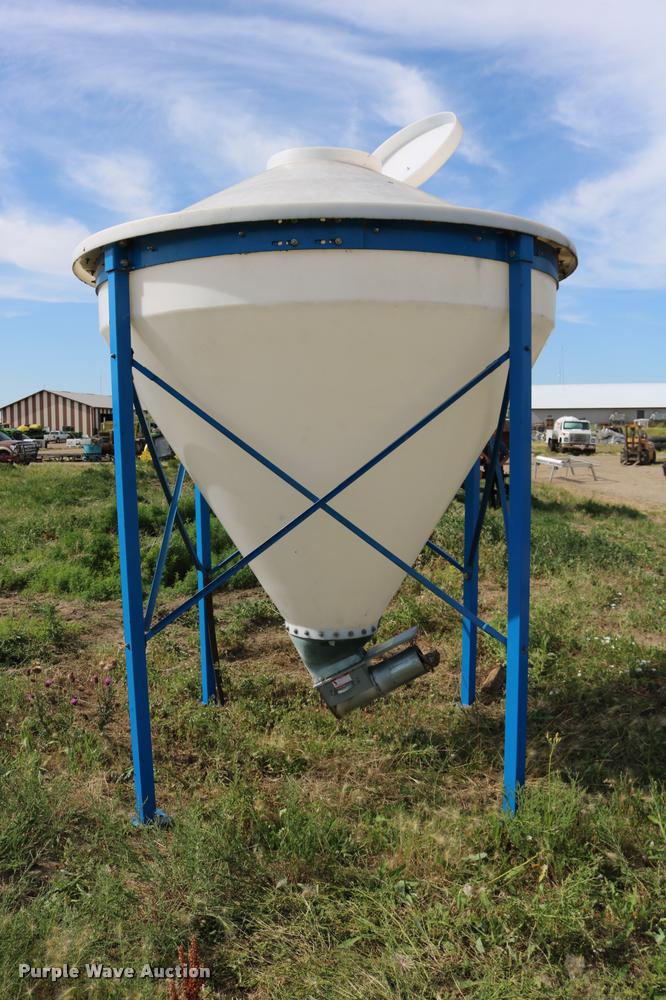 image for item DB9372 PW air plastic feed bin